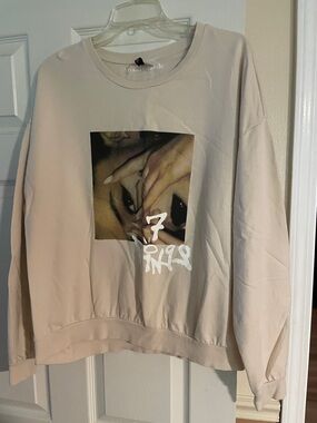 Women’s Graphic Crewneck Sweatshirt - Beige Ariana Grande